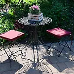 Sonnige In Mit Garten Lägenhet *