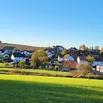 Lägenhet Sonnige In Mit Garten *