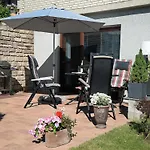 Sonnige In Mit Garten Lägenhet