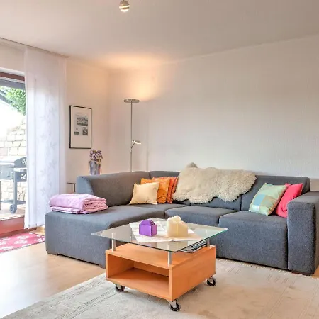 Sunny Flat In With Garden