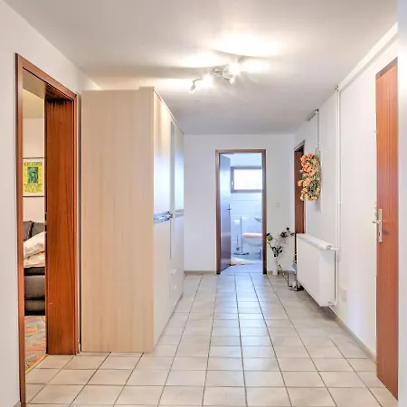 Appartement Sunny Flat In With Garden *