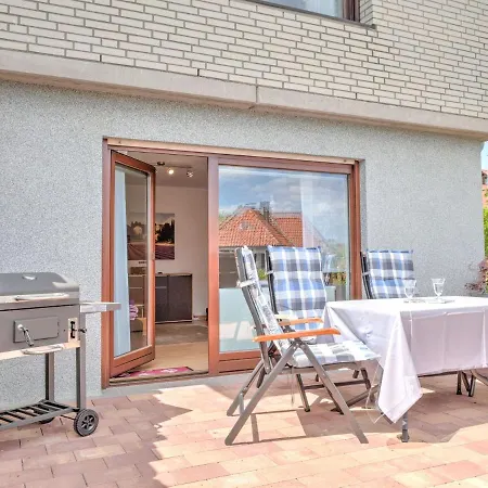 Sunny Flat In With Garden