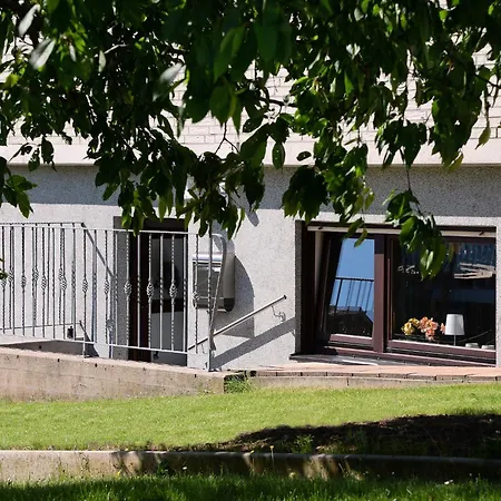 Sonnige In Mit Garten Apartamento