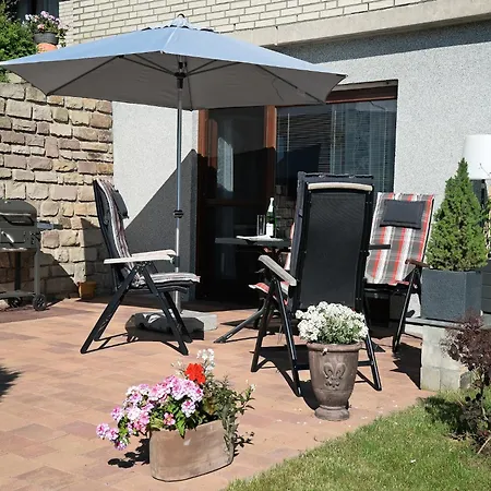 Sonnige In Mit Garten Apartamento